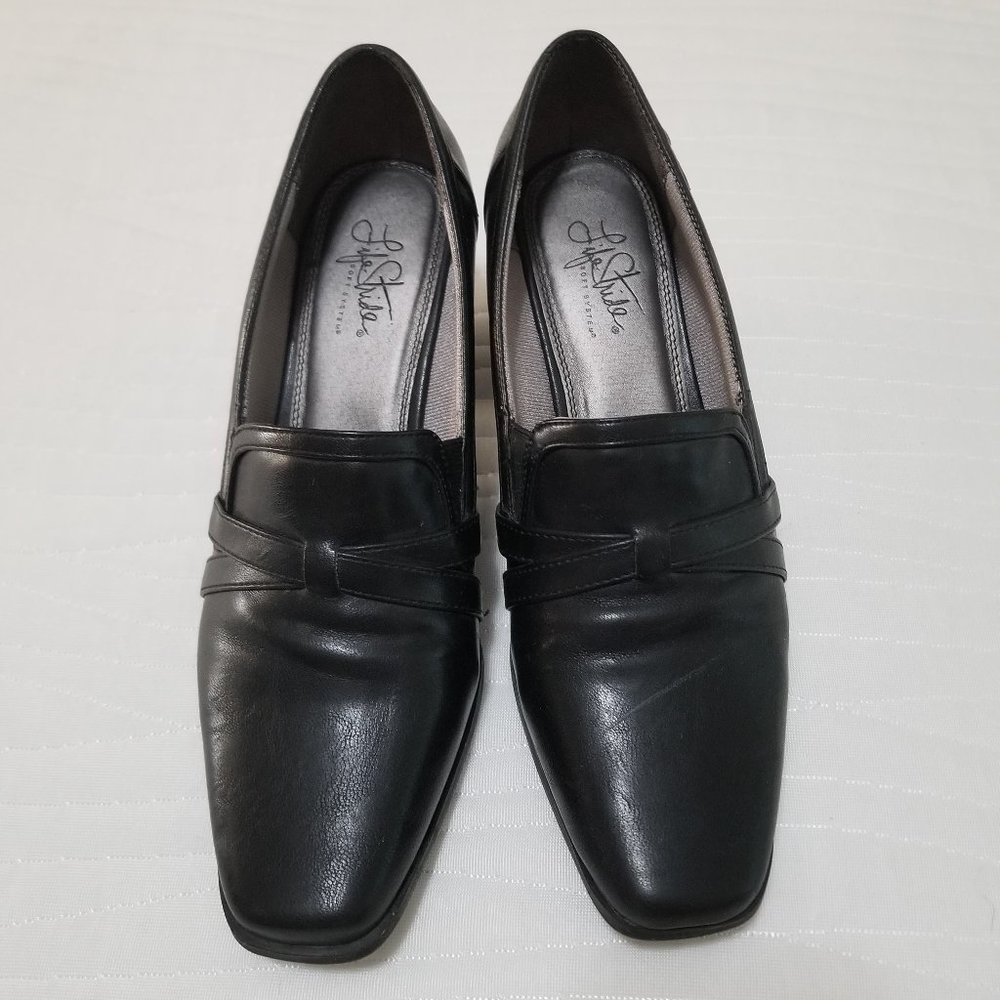 Life Stride Black Pumps
